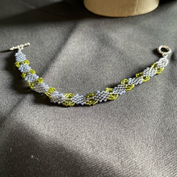Handmade glass beaded bracelet - Picture 2 of 3